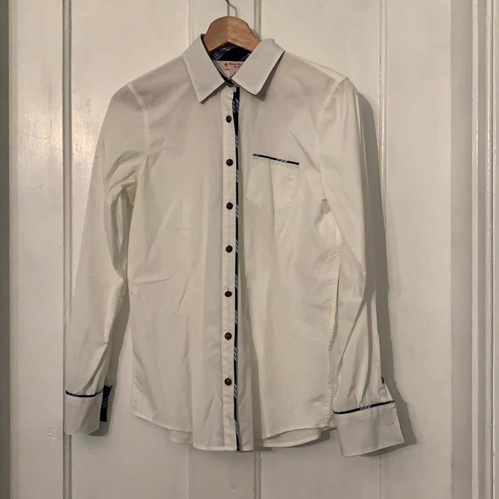 Brooks Brothers women’s white dress shirt with blue stripe piping. Beautiful!